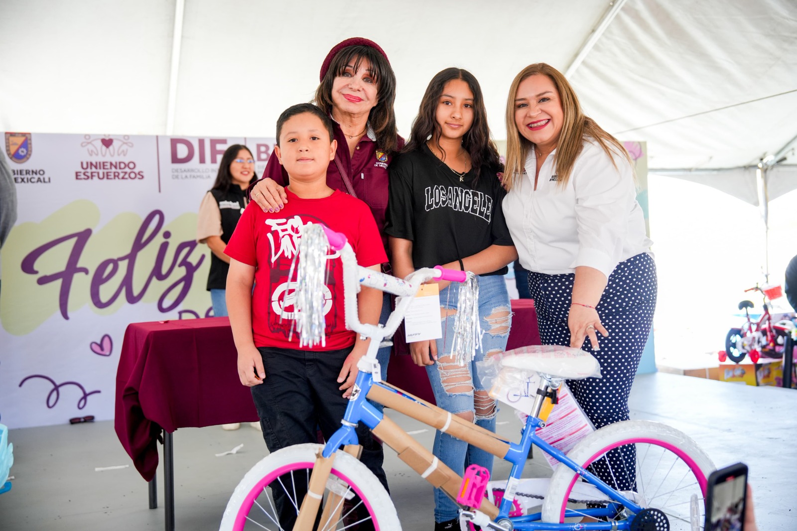 NORMA BUSTAMANTE CELEBRA A NIÑAS Y NIÑOS DE SANTORALES
