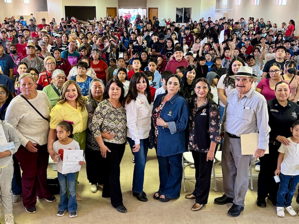 ENTREGAN APOYOS; NORMA BUSTAMANTE BENEFICIA A FAMILIAS DEL VALLE DE MEXICALI