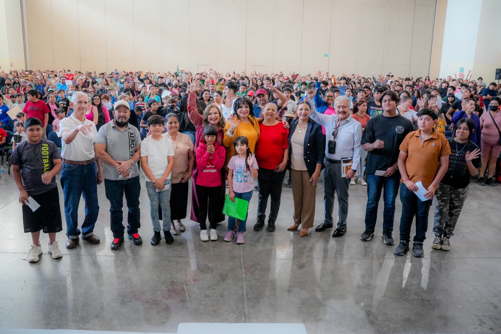 NORMA BUSTAMANTE ENTREGA APOYOS ECONÓMICOS PARA EL BIENESTAR FAMILIAR EN MEXICALI