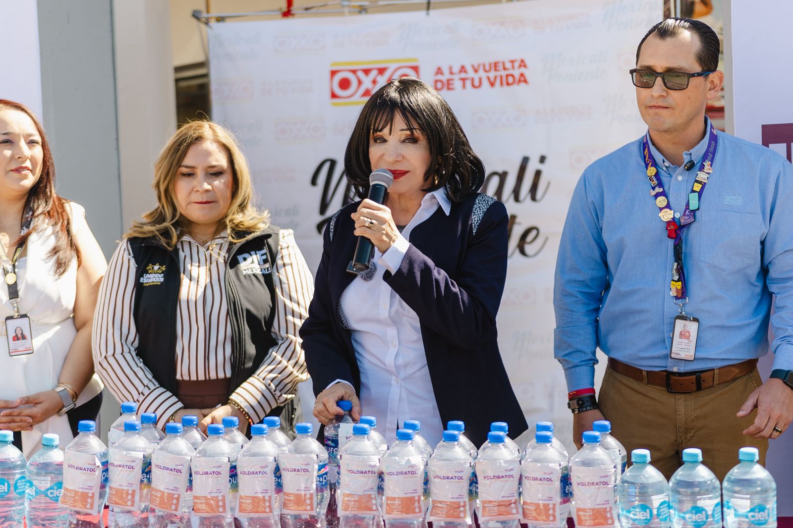 PROTEGIENDO VIDAS DEL CALOR: NORMA BUSTAMANTE PONE EN MARCHA EL PROGRAMA "S.O.S. HIDRÁTATE"