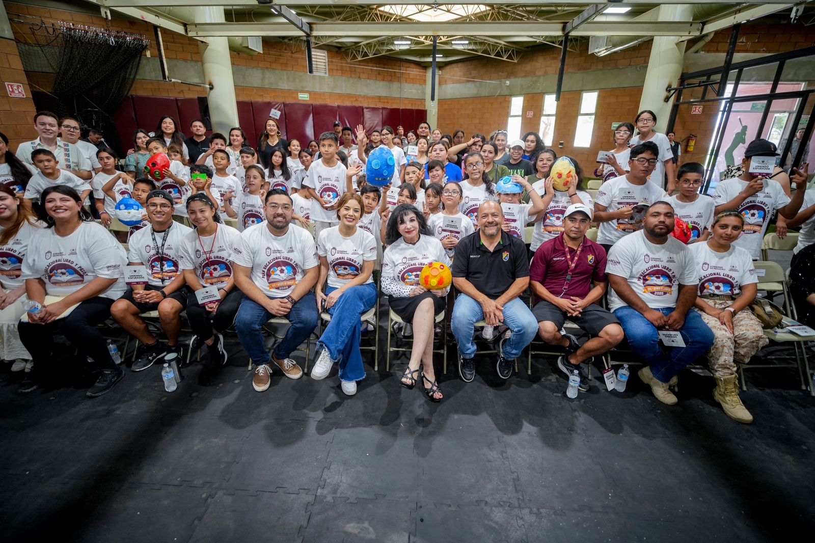 FOMENTANDO EL DEPORTE Y LA CULTURA: NORMA BUSTAMANTE CLAUSURA "PLAN VACACIONAL LIBRO Y PELOTA"