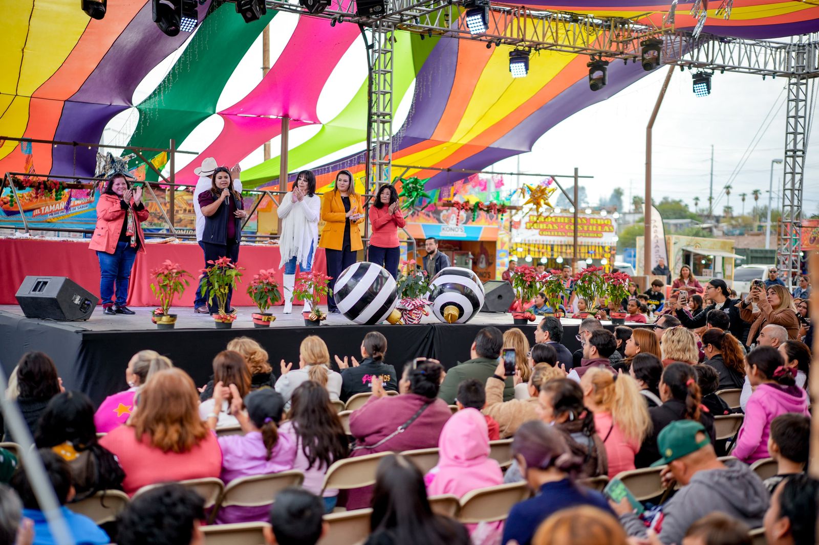 ¡GRAN CIERRE DE LA VILLA NAVIDEÑA! FAMILIAS MEXICALENSES CELEBRAN EL DÍA DE REYES!