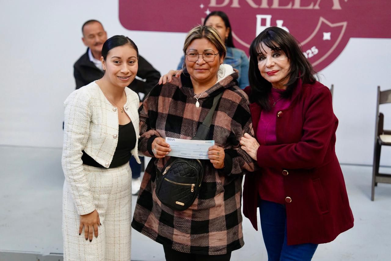 FORTALECE NORMA BUSTAMANTE EL BIENESTAR SOCIAL CON APOYOS ECONÓMICOS Y MATERIALES DE CONSTRUCCIÓN