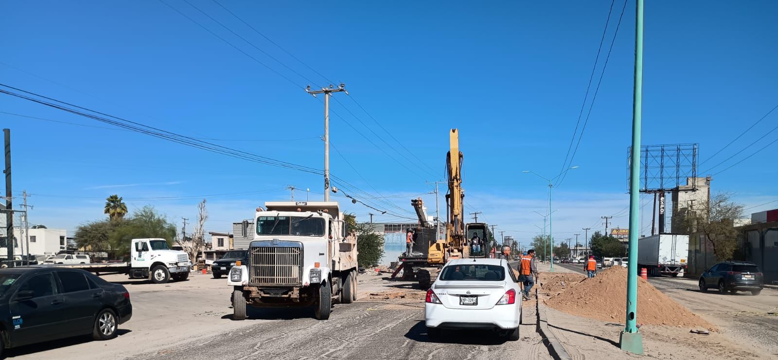 ATIENDE GOBIERNO DE MEXICALI DENUNCIA CIUDADANA Y LIBERA VIALIDAD OBSTRUIDA