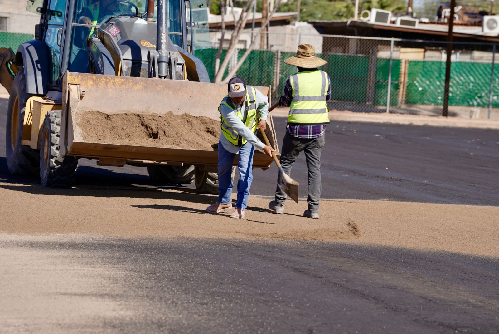 NORMA BUSTAMANTE SUPERVISA OBRA DEPORTIVA EN VALLE DEL ÁLAMO