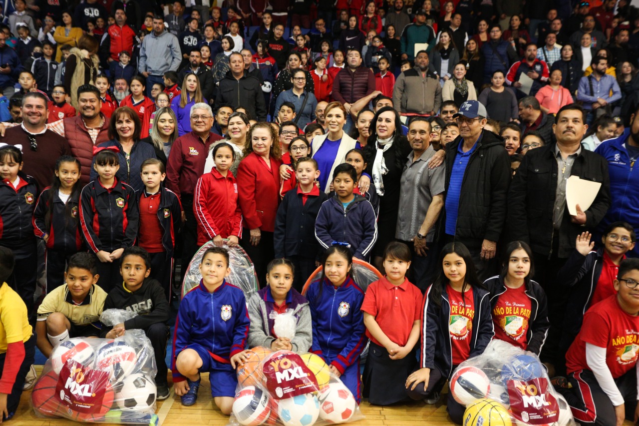 ENTREGA EL GOBIERNO MUNICIPAL MATERIAL DEPORTIVO EN APOYO DE MÁS DE 250 ESCUELAS PRIMARIAS