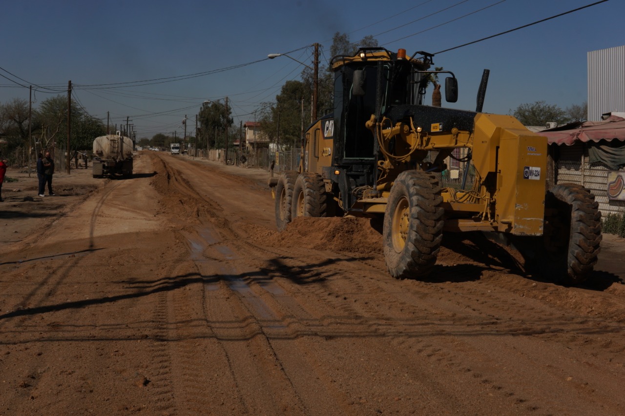 SUPERVISA OBRAS PÚBLICAS TRABAJOS DE REVESTIMIENTO EN VIALIDADES DEL EJIDO PUEBLA