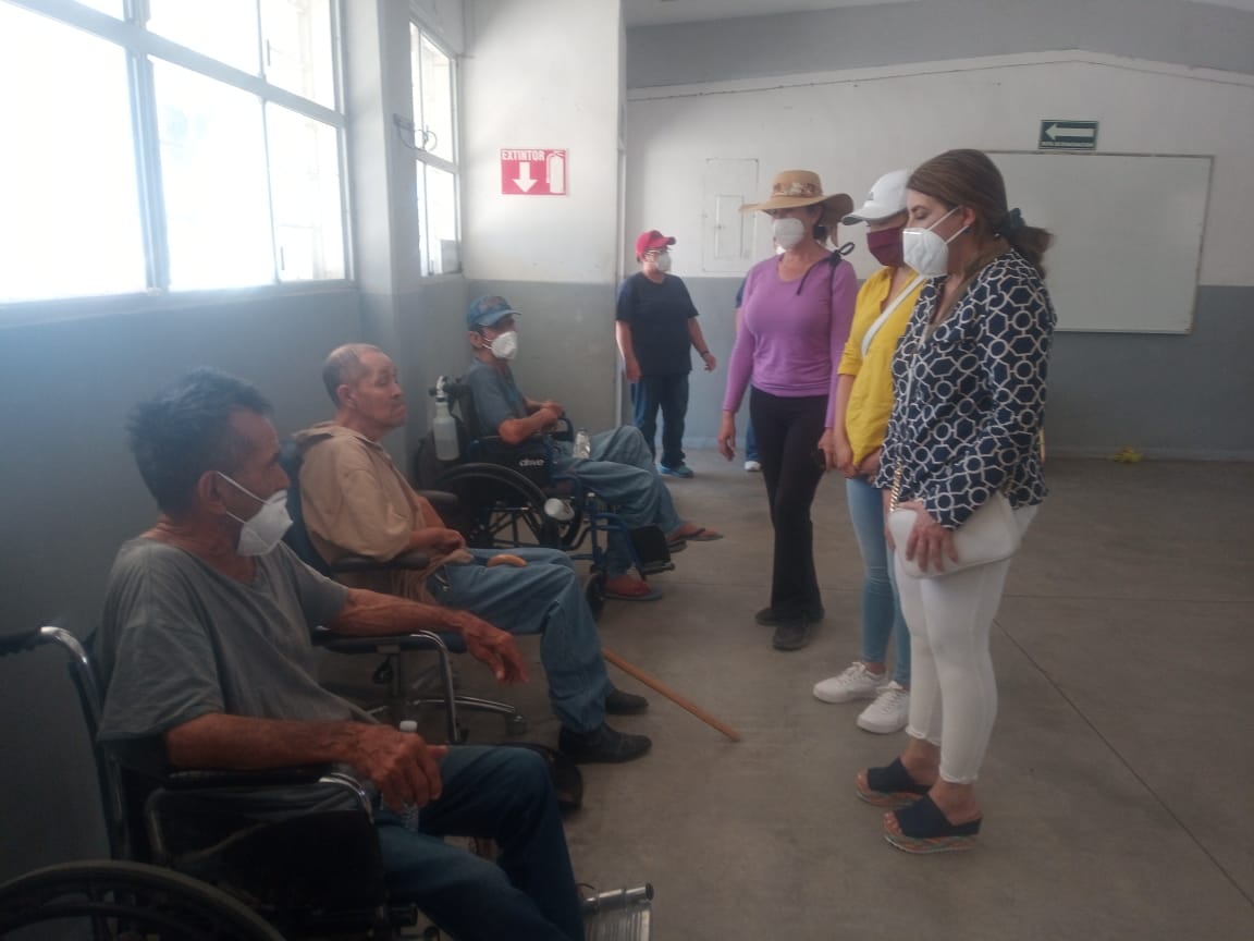 DIF TRASLADA A ABUELITOS DE ASILO CLAUSURADO A INSTALACIONES DE CREA