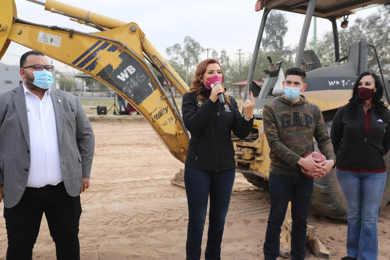 CONTINÚA MARINA DEL PILAR TRABAJANDO PARA MEJORAR LA INFRAESTRUCTURA DEPORTIVA DE MEXICALI