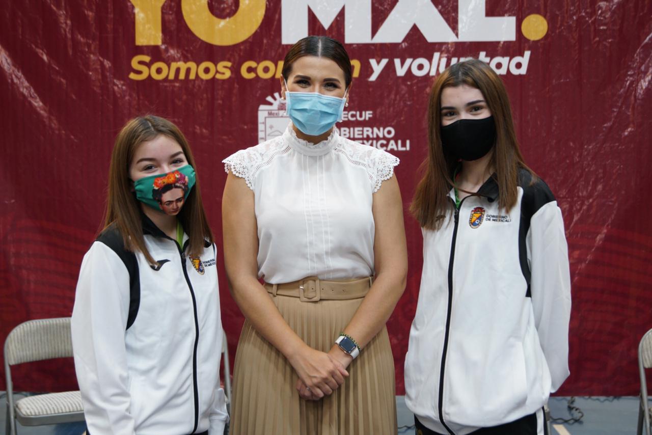GOBIERNOS DE AMLO Y MARINA APOYAN A NIÑOS Y JÓVENES ESTUDIANTES