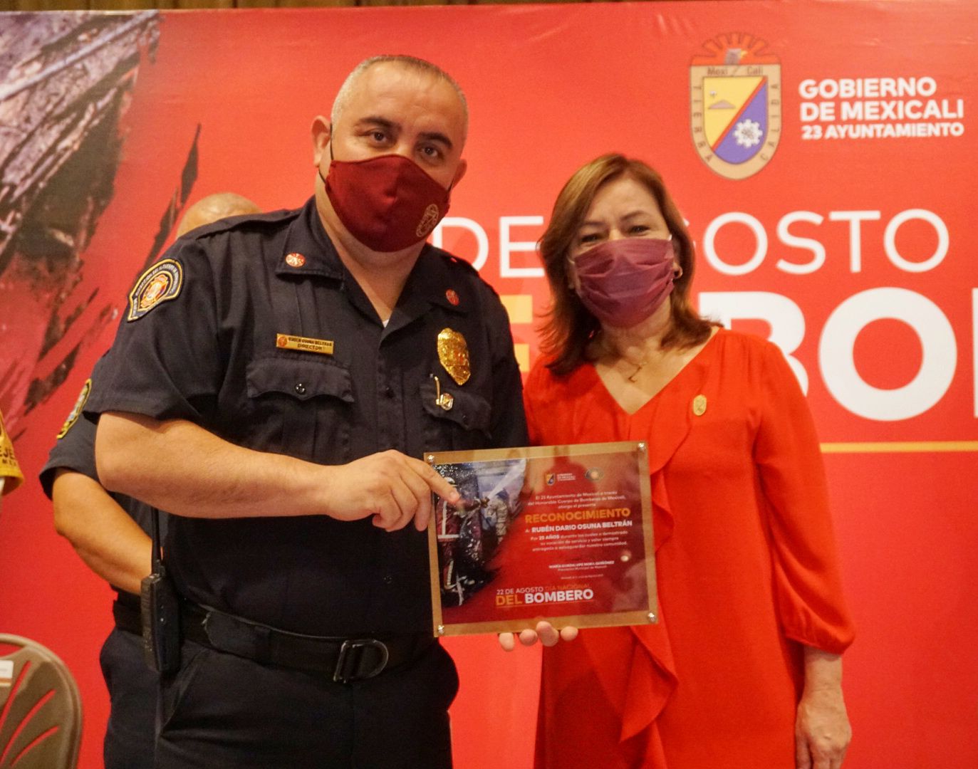 RECONOCE ALCALDESA LUPITA MORA LA LABOR HEROICA DEL CUERPO DE BOMBEROS